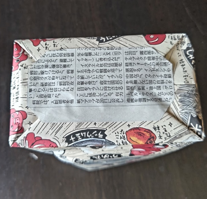 そこに補強紙を貼り付ける