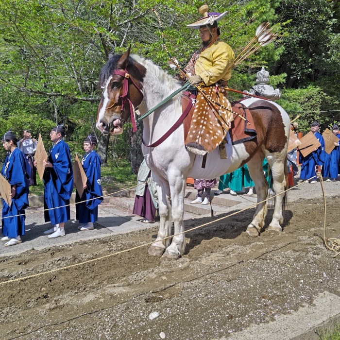 流鏑馬をするために移動中